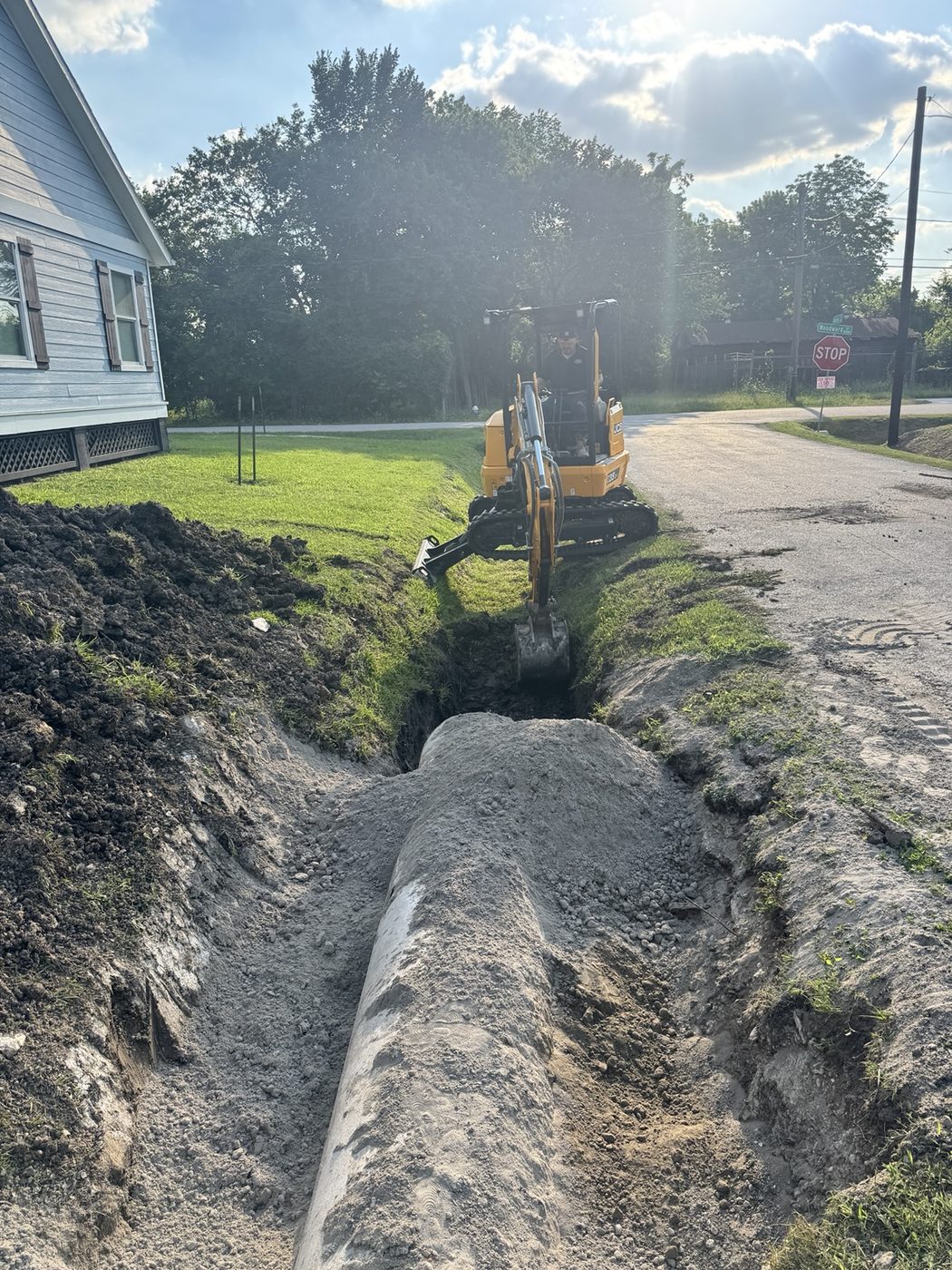 Drainage installation with excavator